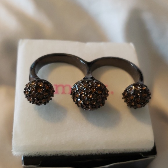 AVON MARK JEWELRY - Picture 1 of 2